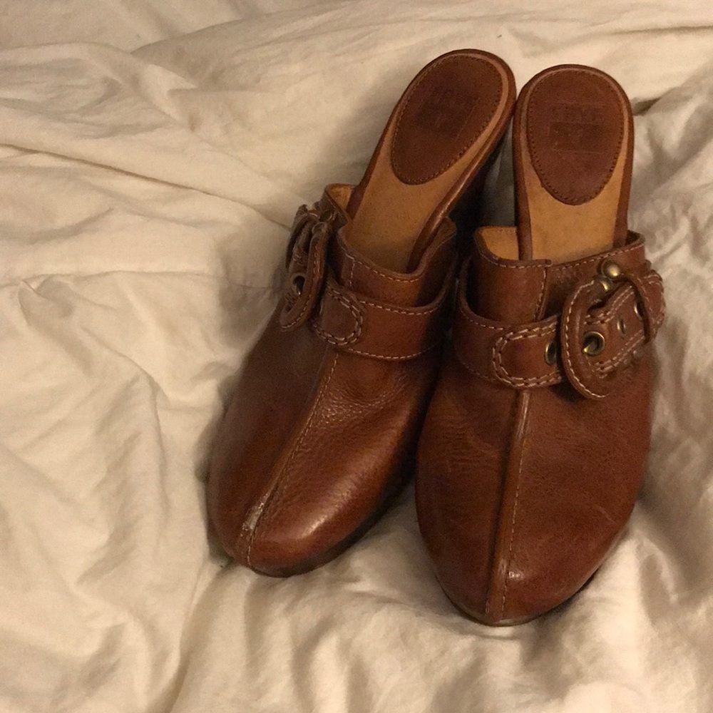 Frye Leather Clogs ✨
